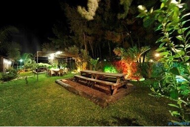 מרום הכרמל - החצר ומרפסת הנוף