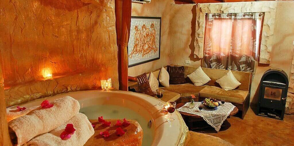 חלום באגם חלום באגם - מערה (6).jpg