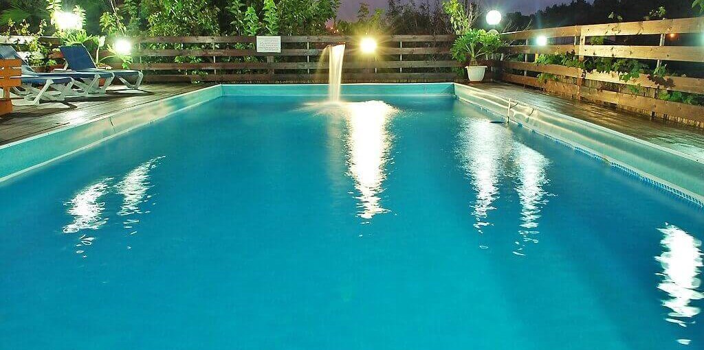 חלום באגם חלום באגם - החצר והבריכה (10).jpg