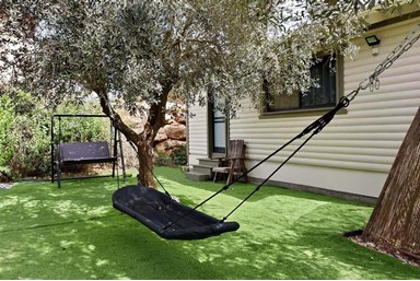 בוסתן בכפר - החצר והמתחם