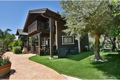 בוסתן בכפר - החצר והמתחם