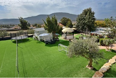 בוסתן בכפר - החצר והמתחם