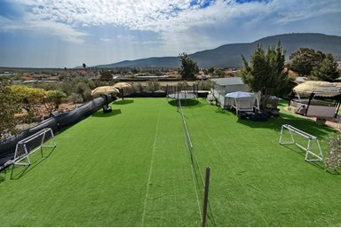 בוסתן בכפר - החצר והמתחם