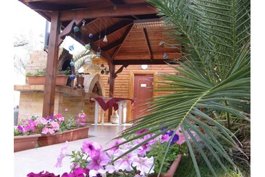 הניסים של השף - החצר