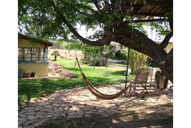 כפר נבון - מרכז אירוח - סוויטות לזוגות