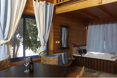 נופים בדישון  - בקתות העץ