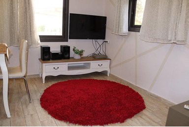 בקתות מול החורש