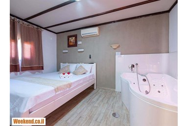 בקתות מול החורש