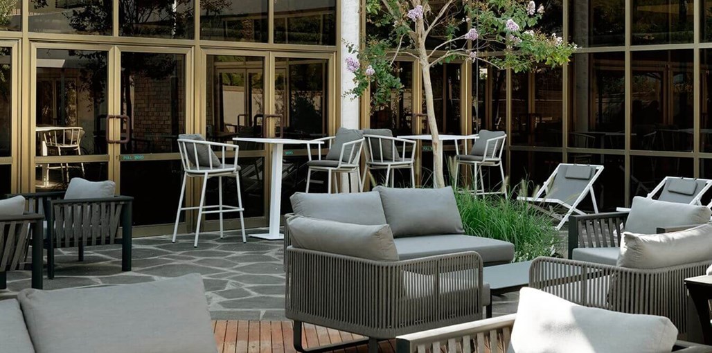 מלון שפיים מלון שפיים - הלובי והחצר (2).jpg