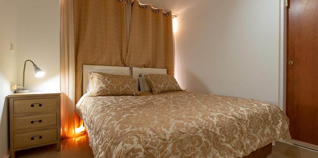 סוויטות חופים ליד הים זוגית עם גינה (25).jpg