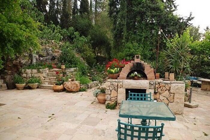 בחורש הטבעי החצר (4).jpg