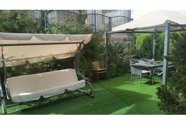 ים של נוף - הבריכה והחצר