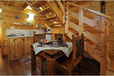 ים של נוף - הבריכה והחצר