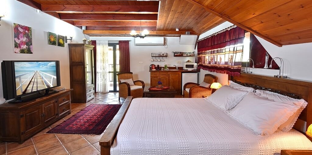 מיקאסה חדר מספר 2 (4).jpg