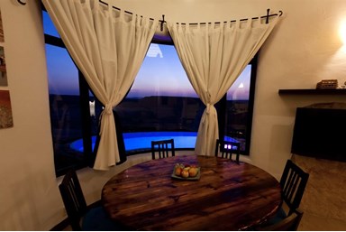 על גג המדבר  - וילת על קו הנוף