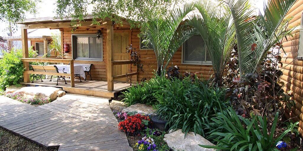 בין הר לים החצר והנוף (22).jpg