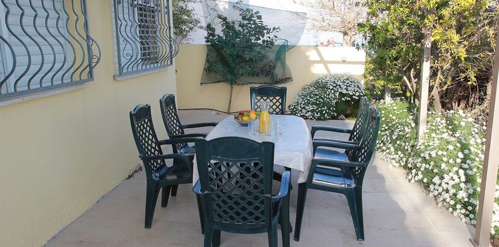 בית מהלר - נוף לכנרת משפחתית (4).jpg