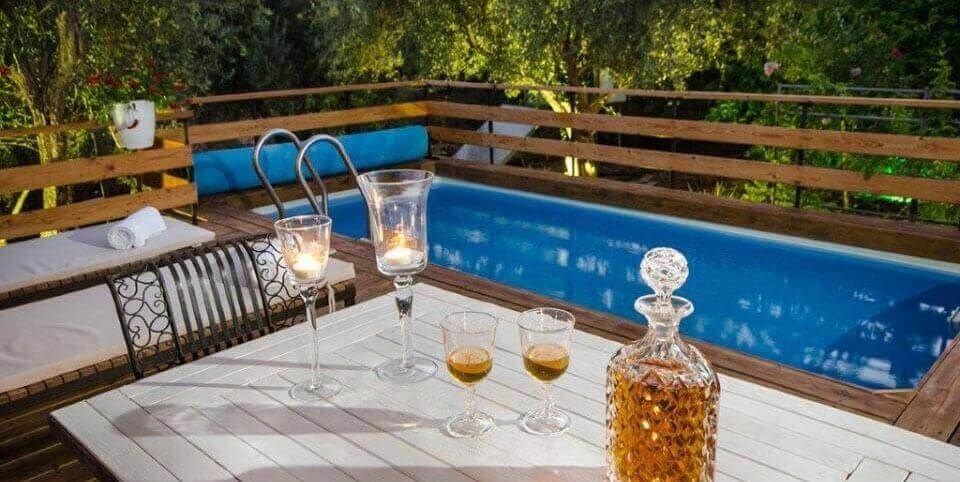 סוויטות ירוק זית בריכה (2).jpg