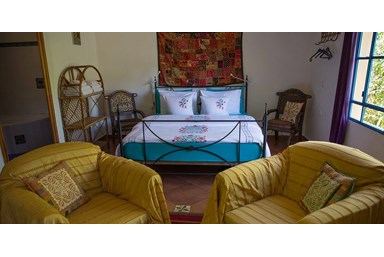 בצל הגפן - הבקתה