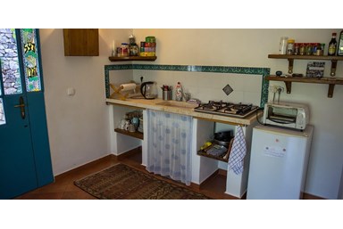 בצל הגפן - הבקתה