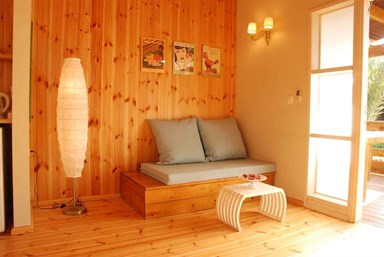 בקתה בערבה - הבריכה ביישוב