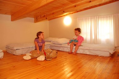 בקתה בערבה - הבריכה ביישוב