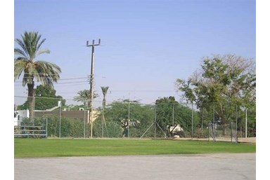 בקתה בערבה - הבריכה ביישוב