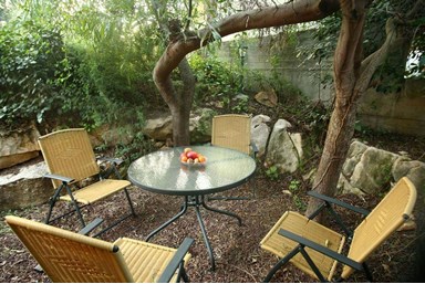 בית עץ יוני - אצלנו בחצר