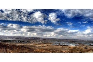 הבקתות של קלם  - החצר