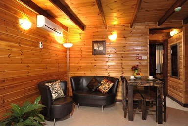 אלוני חן - בקתת דקל