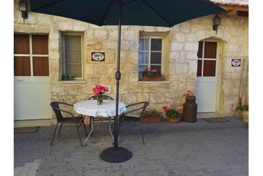 החצר של קובי - בקתות אבן רומנטיות - בקתת תמר