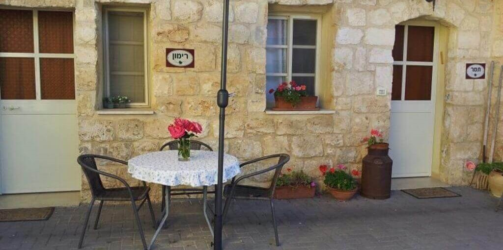 החצר של קובי תמר (1).jpg