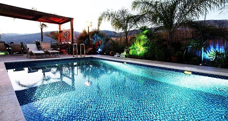 עידן הנוף בריכה וחצר (1).jpg