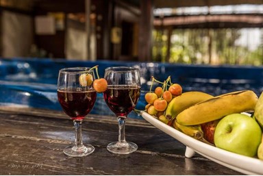 בין עצי הדובדבן - ספא וסאונה