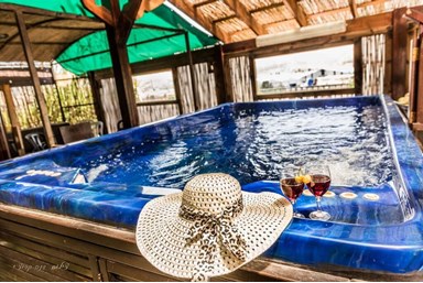 בין עצי הדובדבן - ספא וסאונה