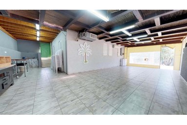 פנינת הכפר - החצר והבריכה