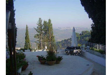 אברהמי נוף האגם - בית האבן