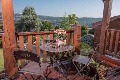 מרגנית בגליל - בקתת לוטוס