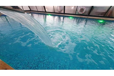 מרגנית בגליל - הבריכה והחצר