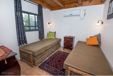 מרגנית בגליל - בקתת לוטוס