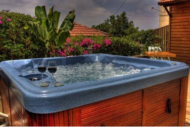 זוהר של זיכרונות - הבריכה 