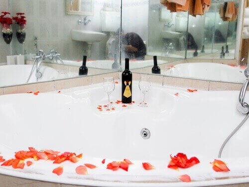 אצל רונית בג'קוזי בקתה 7.jpg