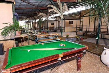 החווה של אדם  - המטבח המשותף והחצר