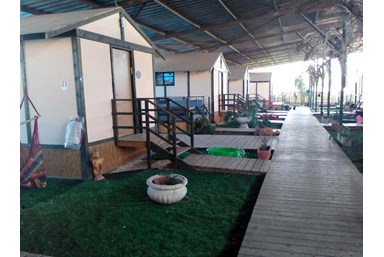 החווה של אדם  - המטבח המשותף והחצר