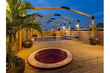 אחוזת הספא - הבריכה על הגג