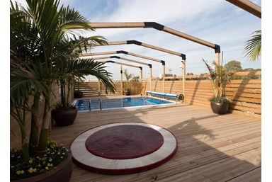 אחוזת הספא - הבריכה על הגג