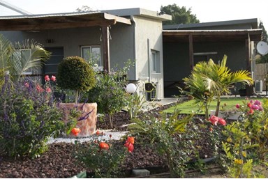 מול הצבר - חצר הצימרים