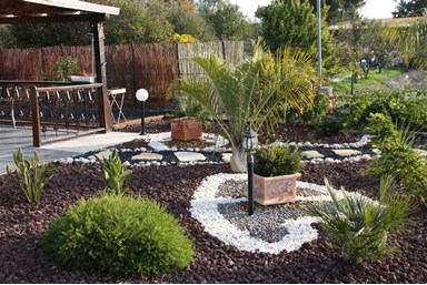 מול הצבר - חצר הצימרים