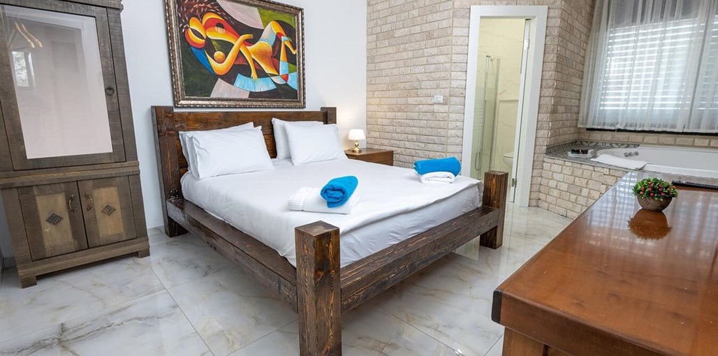 פנינה בגולן צל התמר (9).jpg