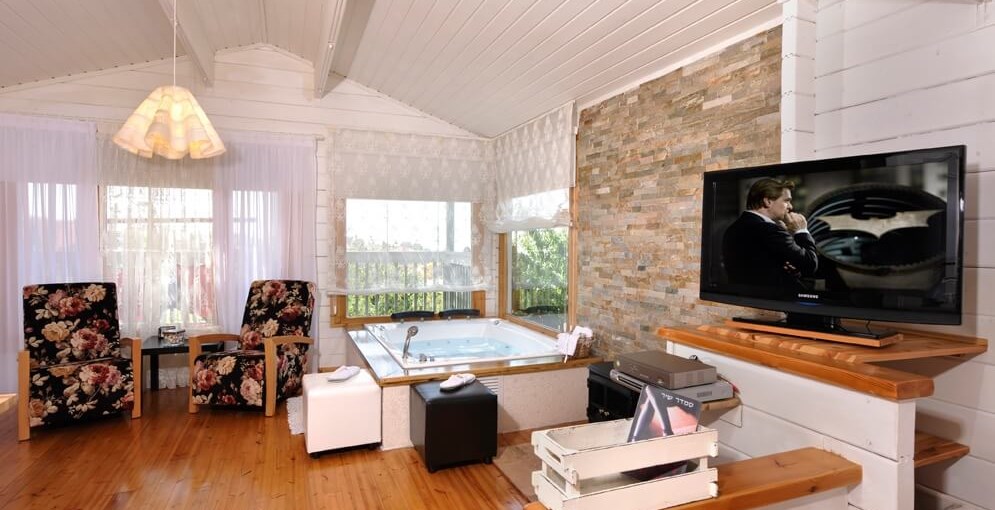 זיו בקתות לבנות הבקתות (5).jpg